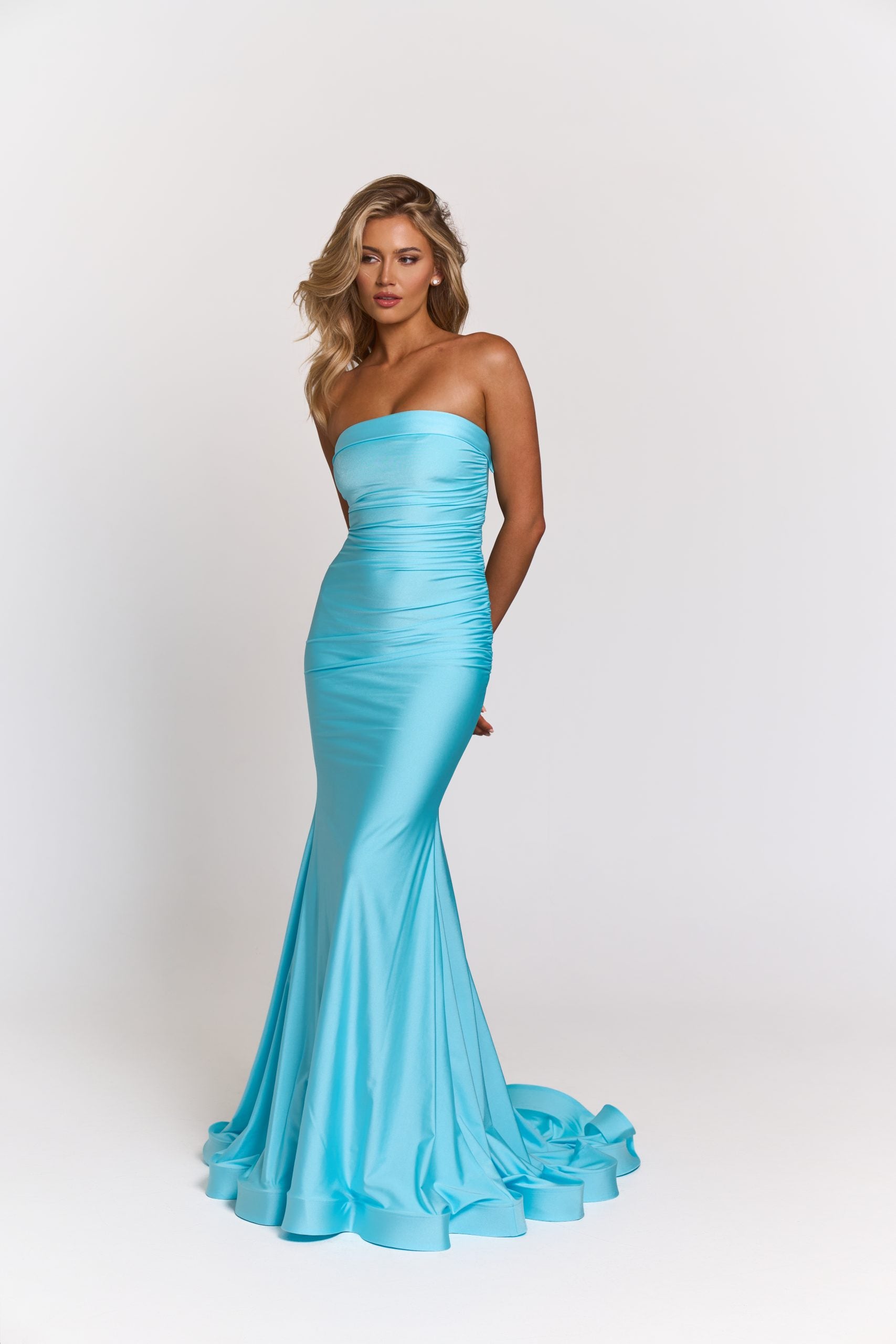 plain mermaid wedding dress Chic V-neckline Mermaid Wedding Dress with Long Train – loveangeldress