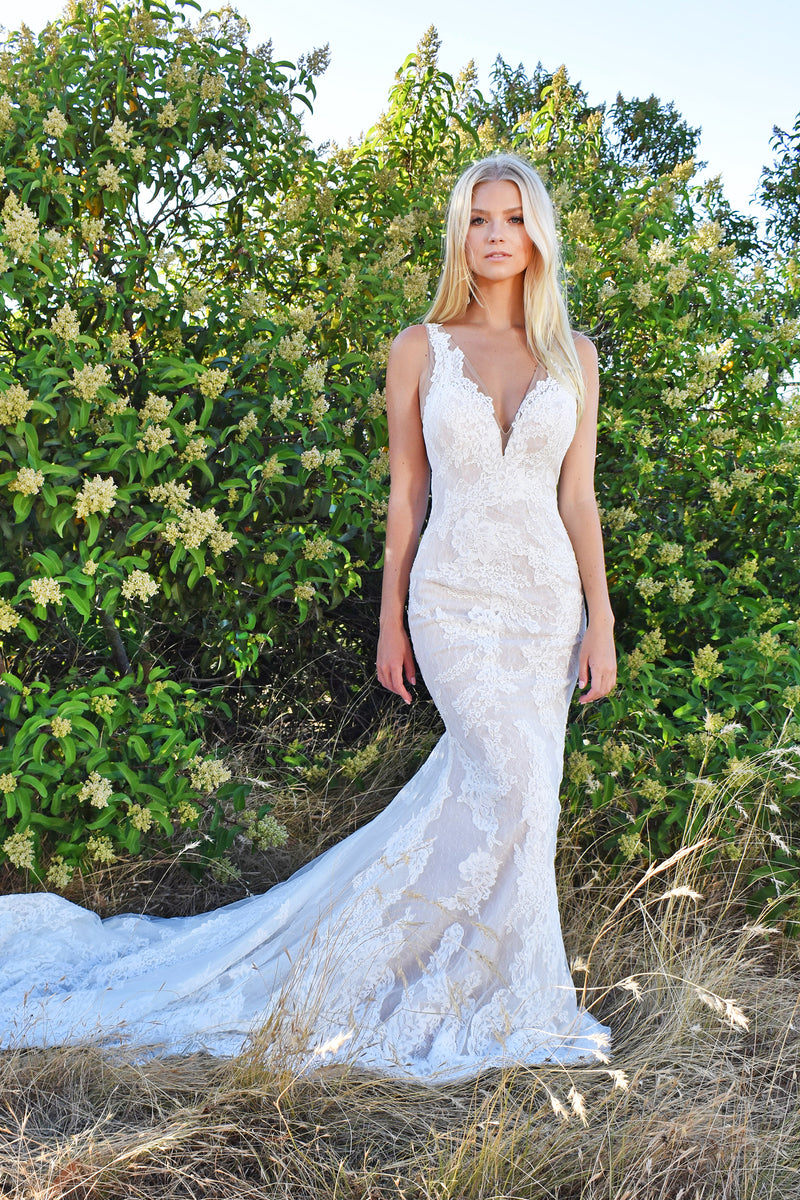 ☆【BAU by Bride And You】☆HARLEY lace flared long dres.s☆ Harley Gown low back lace bridal gown and long train – Mia